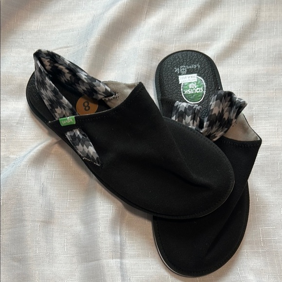 Sanuk Black and Gray Sandals Slip-On Comfort - Picture 2 of 6